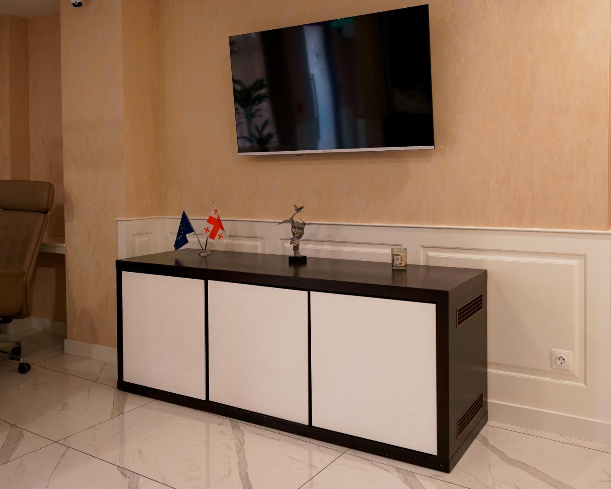 Hotel Well Inn Тбилиси Экстерьер фото