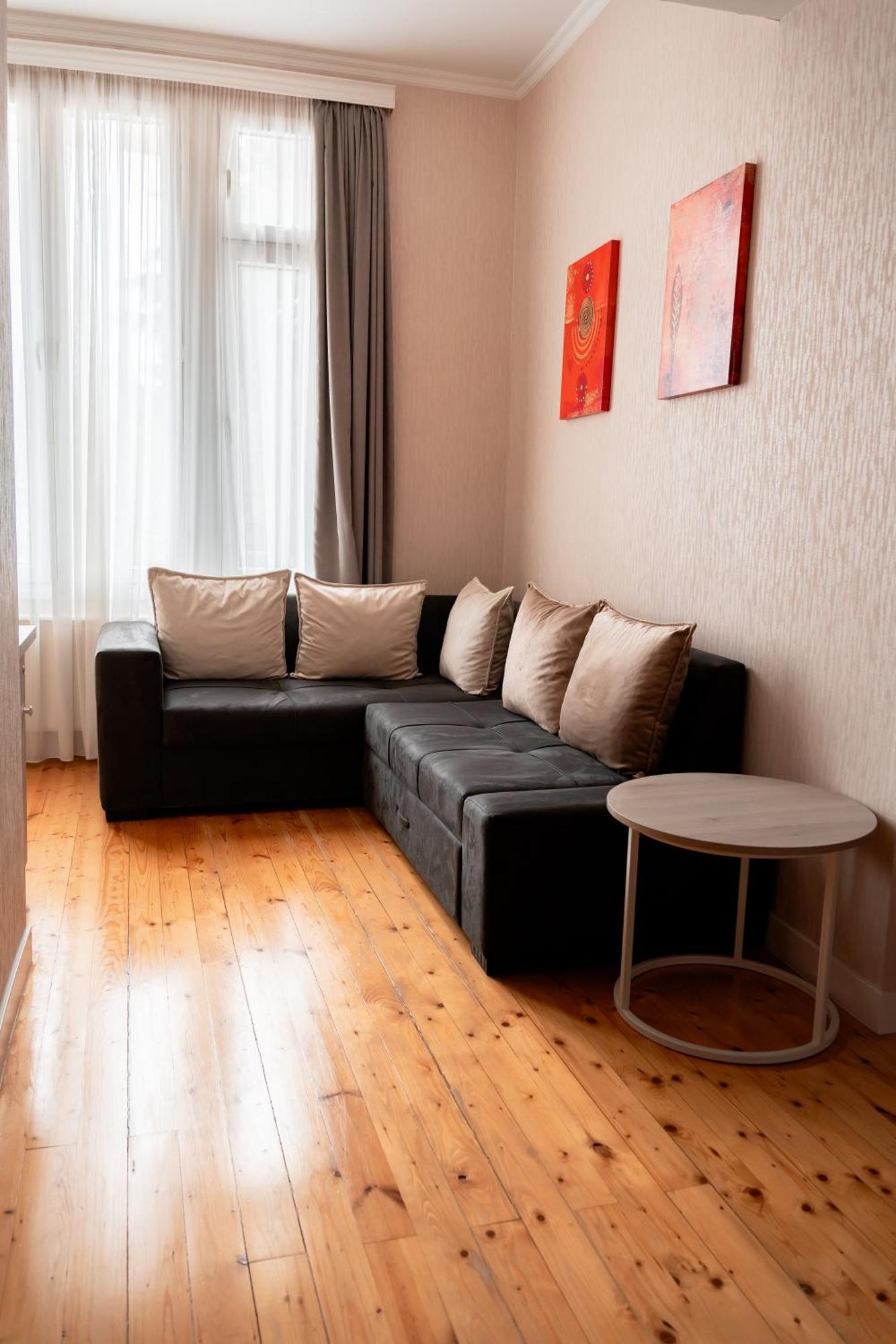 Hotel Well Inn Тбилиси Экстерьер фото