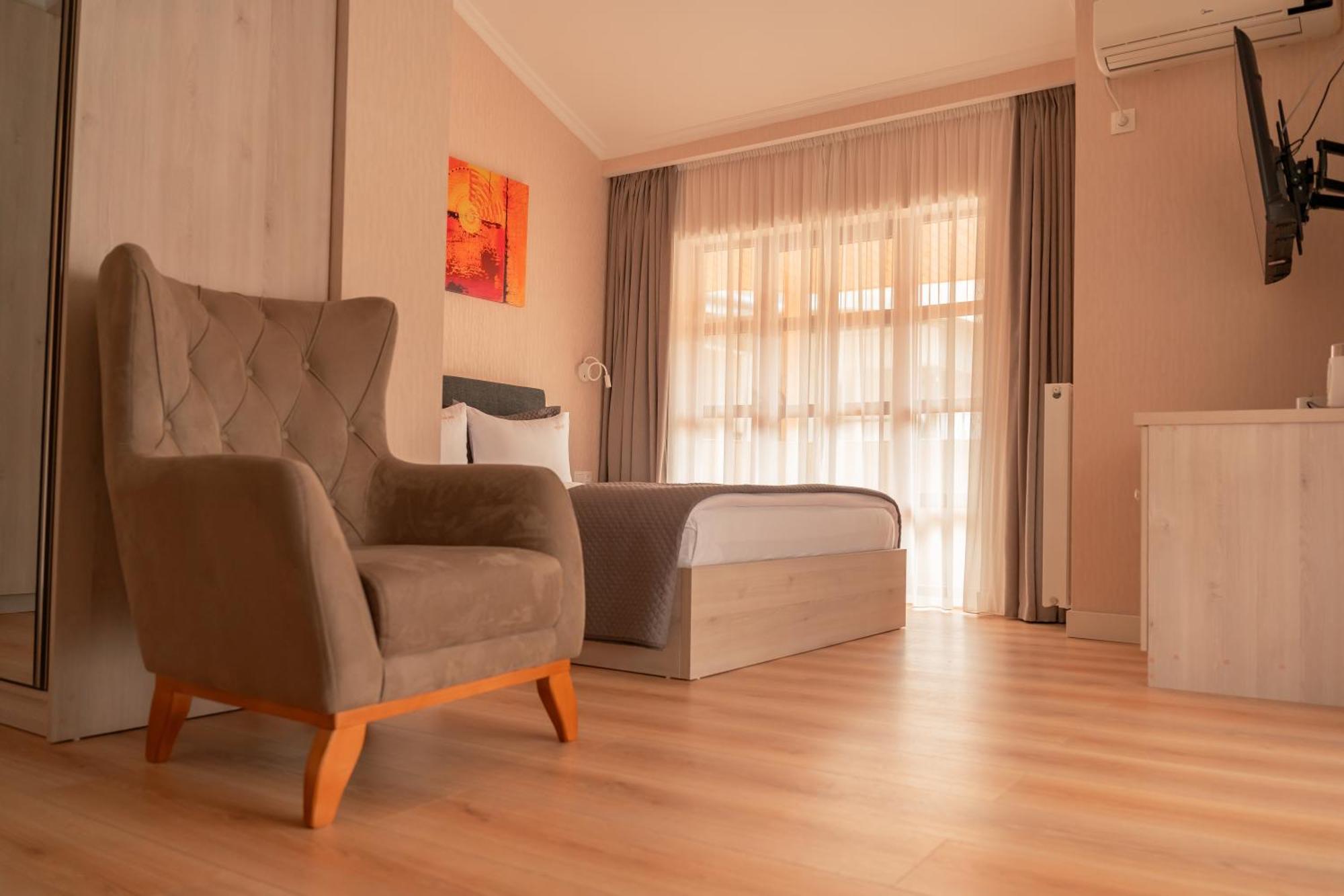 Hotel Well Inn Тбилиси Экстерьер фото
