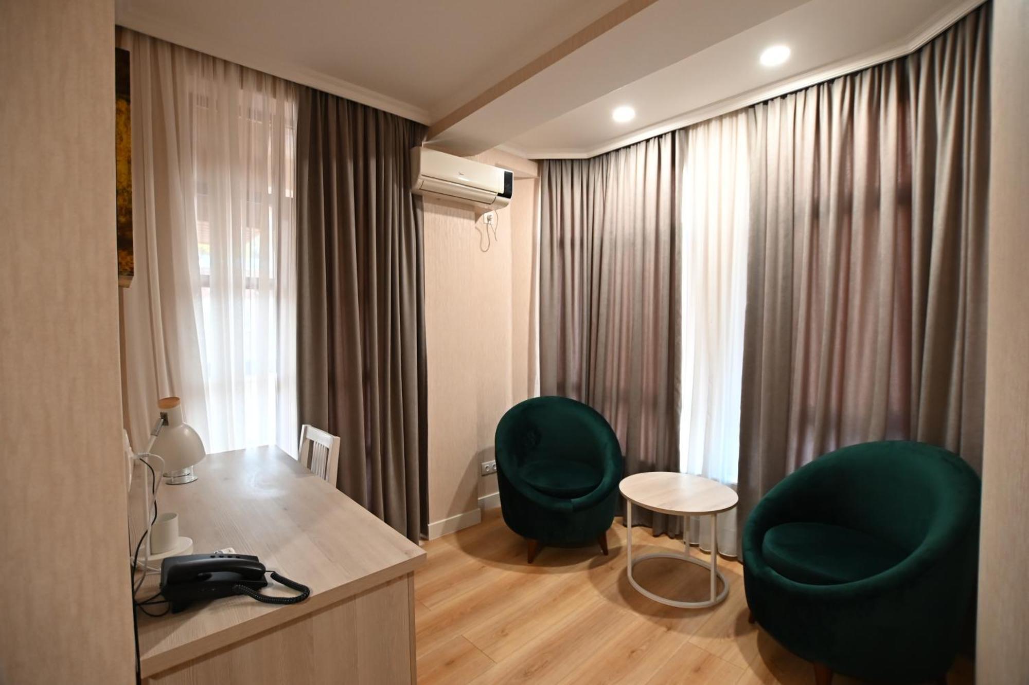 Hotel Well Inn Тбилиси Экстерьер фото